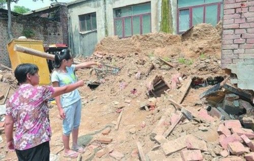 河北赵县8人家中看电视被坍房屋掩埋 2人死亡